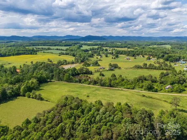 191 Bluebird DR, Hiddenite, NC 28636