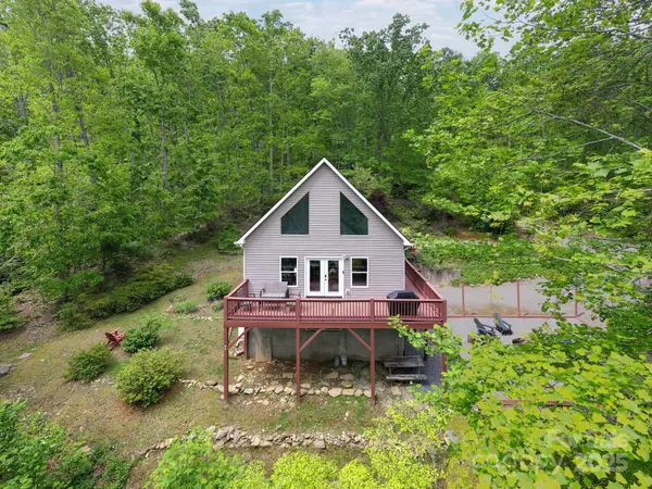 25 Licklog Ridge RD, Fairview, NC 28730
