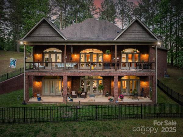 2163 W Paradise Harbor DR, Connelly Springs, NC 28612