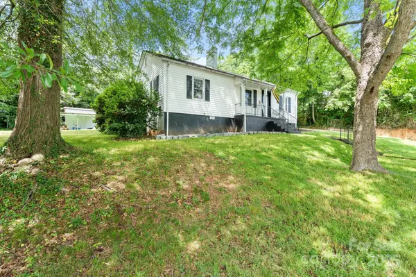 1211 11th ST NW, Hickory, NC 28601