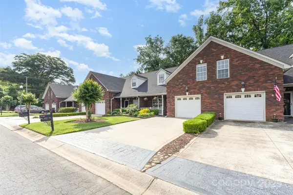 121 Quality DR, Mount Holly, NC 28120