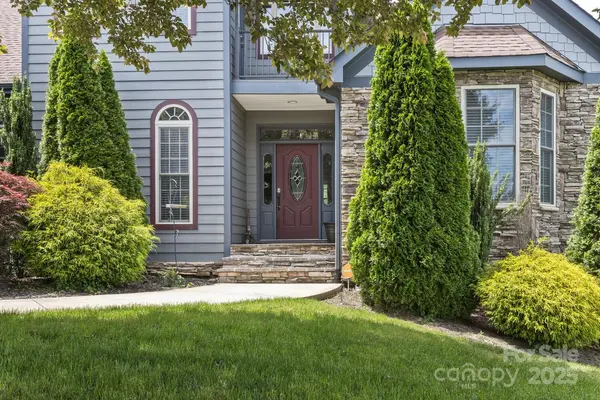 33 Stone House RD, Arden, NC 28704