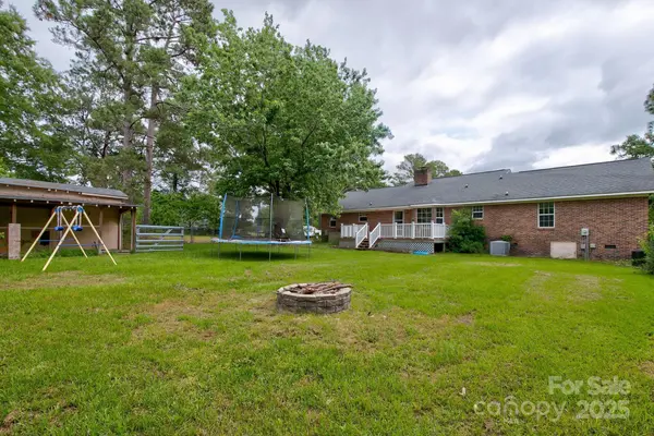 589 White Pines CIR, Camden, SC 29020
