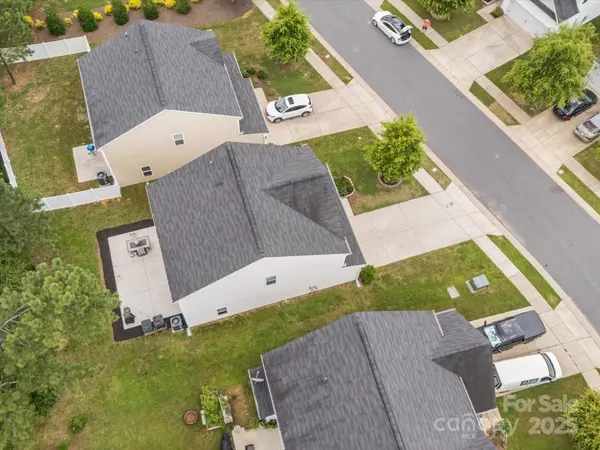 8314 Paw Valley LN, Charlotte, NC 28214