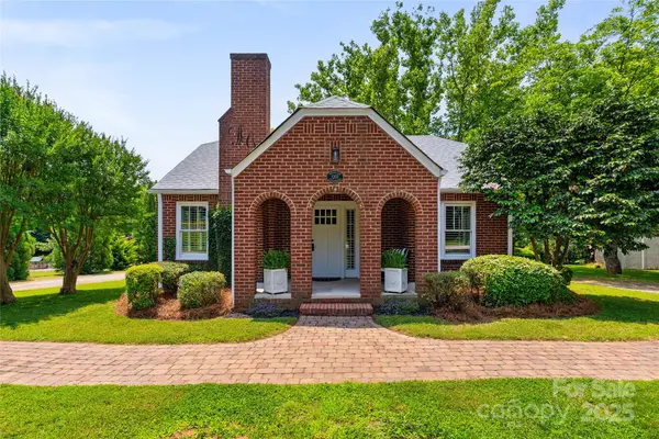 1302 E Rutherford ST, Landrum, SC 29356