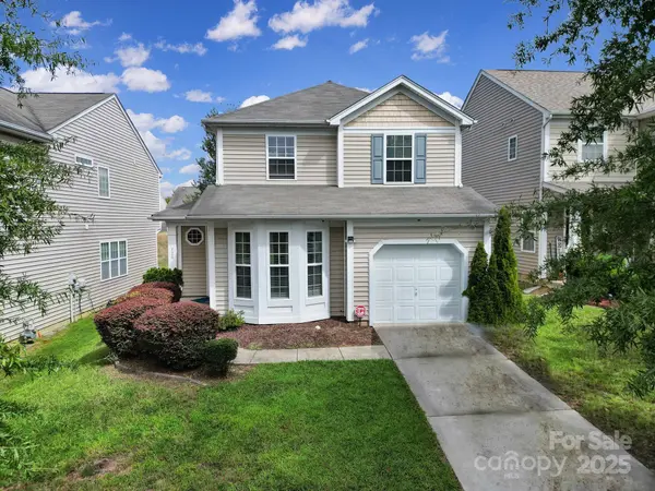 920 Old Forester LN, Charlotte, NC 28214