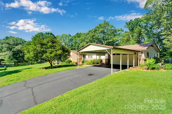 2326 Horseshoe Bend RD NE, Hickory, NC 28601