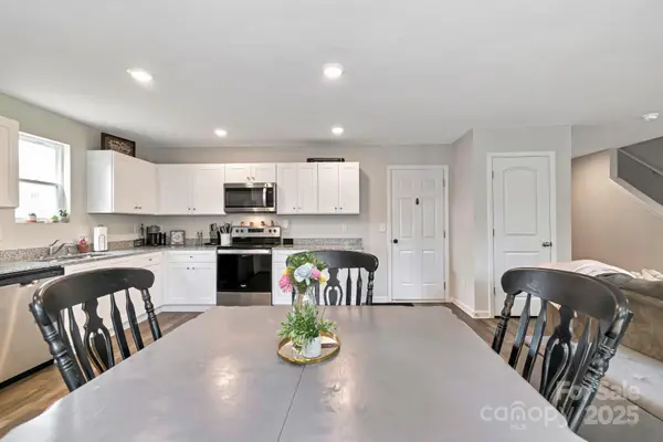 3305 Rian DR, Lenoir, NC 28645