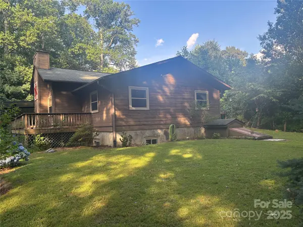 121 Rockwood DR, Hendersonville, NC 28792