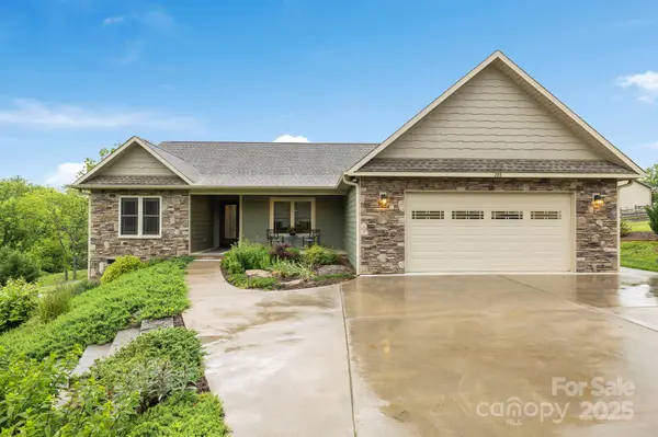 288 Ollie Weaver RD, Weaverville, NC 28787