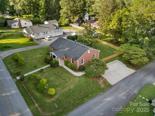 301 Carolina AVE, Brevard, NC 28712