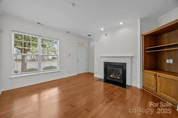 435 Hurston CIR, Charlotte, NC 28208