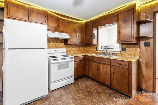 3325 Deerbrook RD, Lenoir, NC 28645