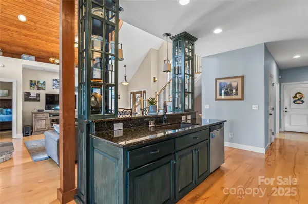 5346 Oak Crest LN Lenoir, NC 28645