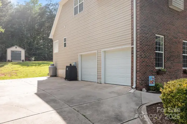 2019 Lynmore DR, Sherrills Ford, NC 28673