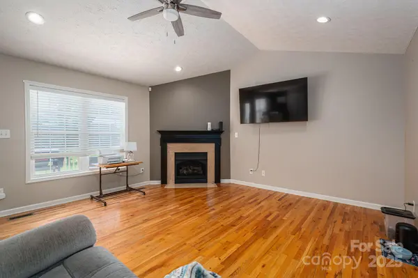 104 Nottingham DR, Maiden, NC 28650