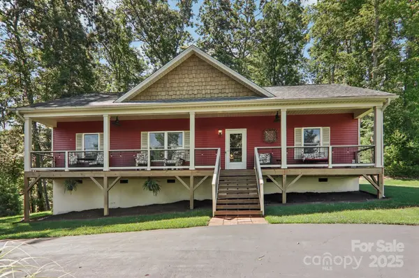 39 Catatoga LN, Mills River, NC 28759
