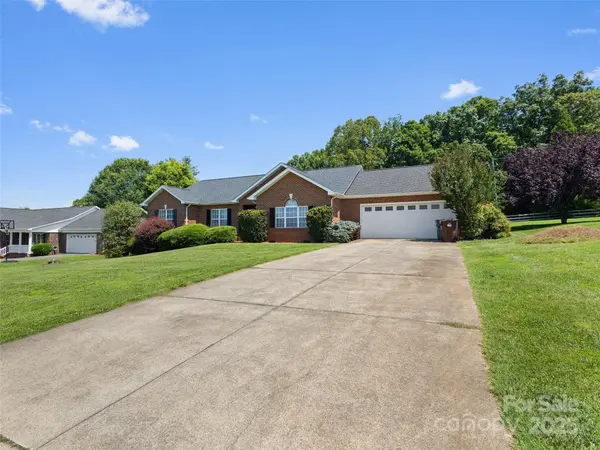 3906 Brickfield ST, Hickory, NC 28602