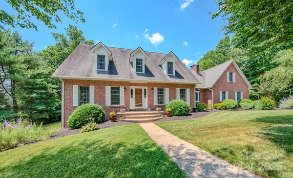 74 Challedon DR, Candler, NC 28715