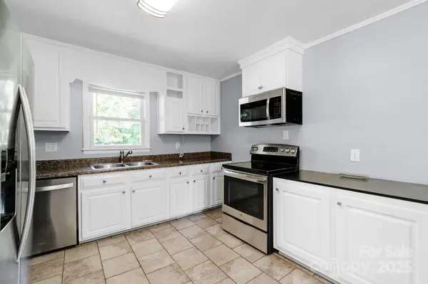810 Lakeview DR, Pineville, NC 28134