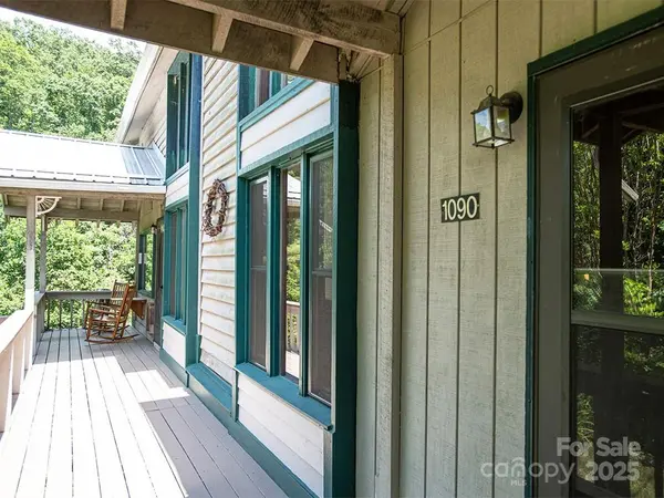 1090 Woolyshot Branch RD, Hot Springs, NC 28743