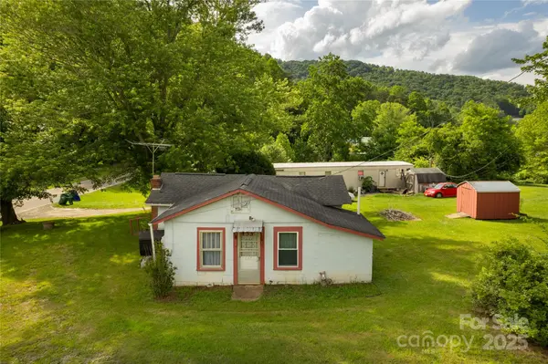153 Beaverdam Loop RD, Candler, NC 28715