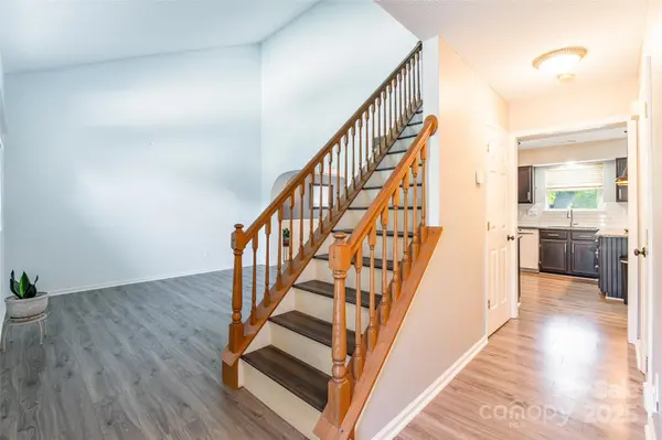 8909 Raven Park DR, Charlotte, NC 28216