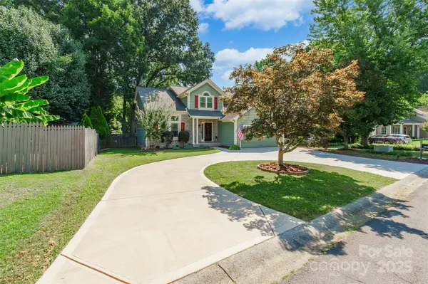 8909 Raven Park DR, Charlotte, NC 28216