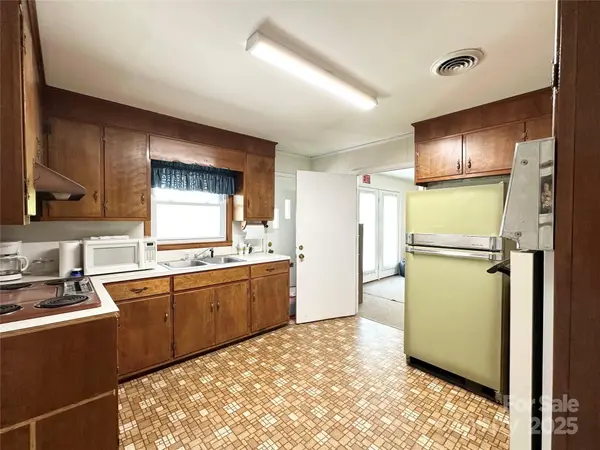 1586 Echo DR, Lenoir, NC 28645