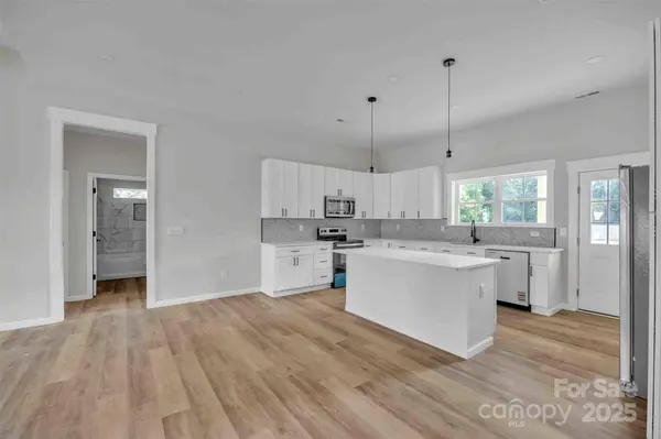 2325 32nd ST NE, Hickory, NC 28601