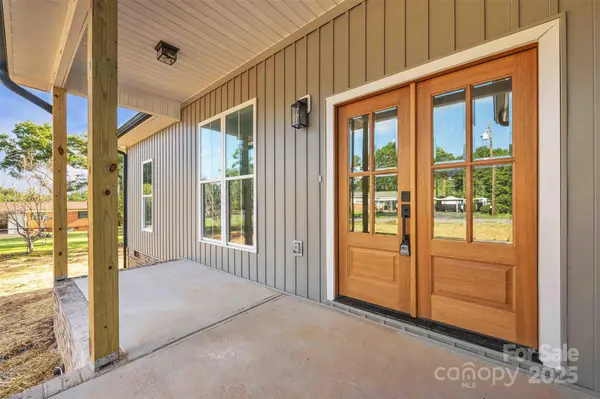 2325 32nd ST NE, Hickory, NC 28601
