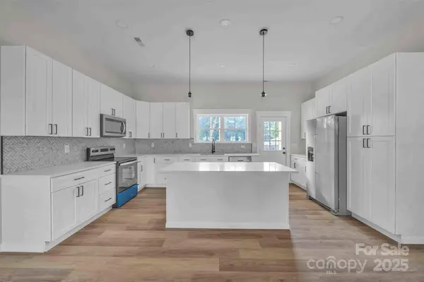 2325 32nd ST NE, Hickory, NC 28601