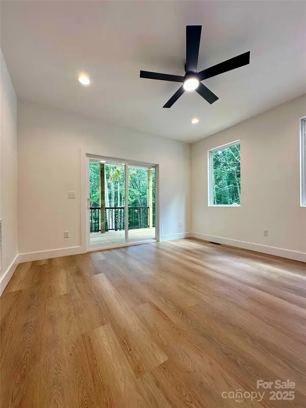 139 Blossom RDG, Leicester, NC 28748