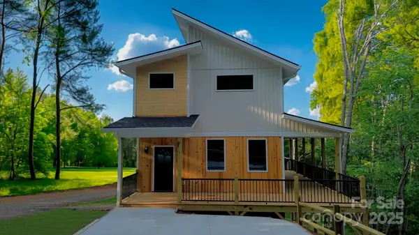 139 Blossom RDG,  Leicester,  NC 28748