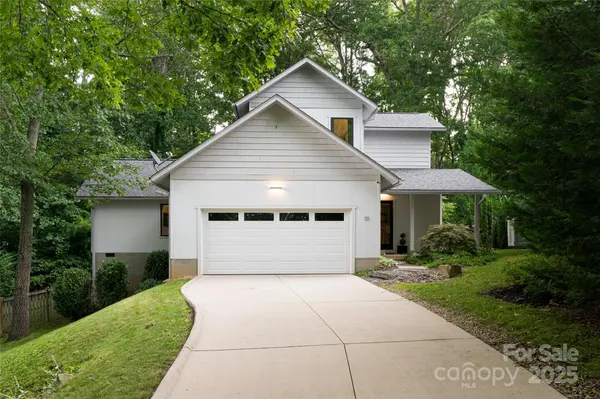 111 Bilberry LN, Candler, NC 28715
