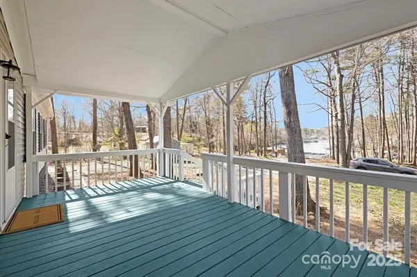 140 Sanford LN, Badin Lake, NC 28127