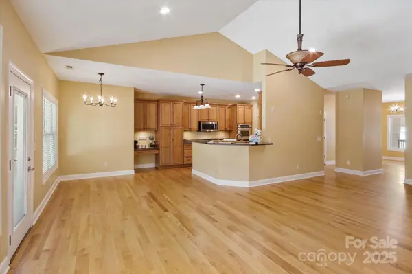 209 Duncan Estate DR, Fletcher, NC 28732