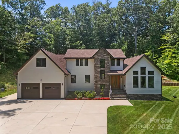 35 Mountain Shadows DR, Leicester, NC 28748