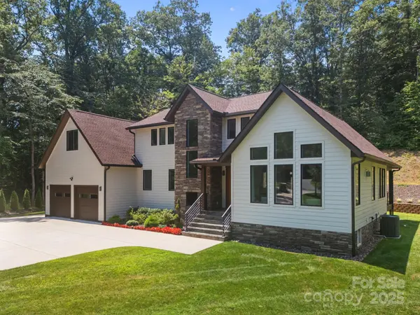 35 Mountain Shadows DR, Leicester, NC 28748
