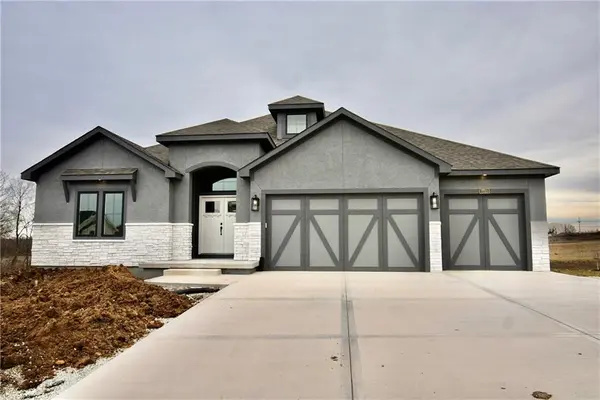 7711 N Wallace AVE, Kansas City, MO 64158