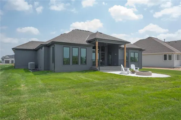 4400 Aspen DR, Basehor, KS 66007