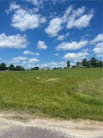 70 SW Fairview DR, Ottawa, KS 66067