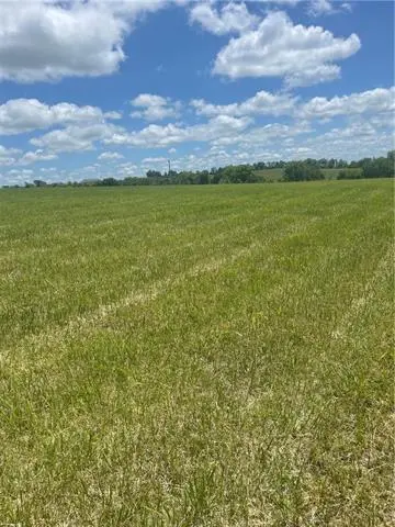 70 SW Fairview DR, Ottawa, KS 66067