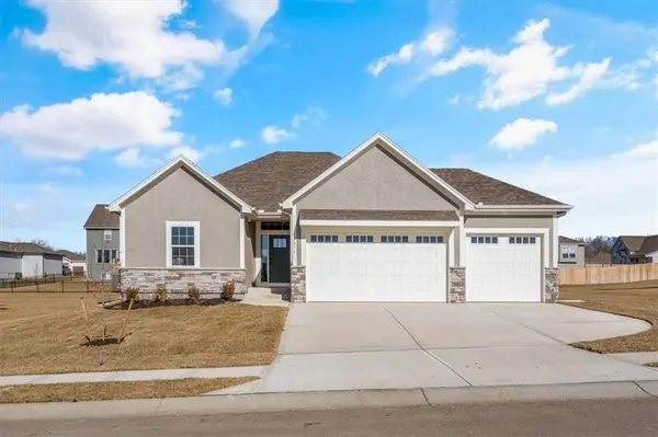 1811 Winchester DR, Pleasant Hill, MO 64080