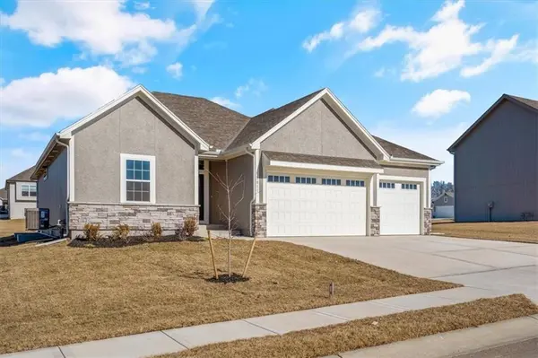 1811 Winchester DR, Pleasant Hill, MO 64080
