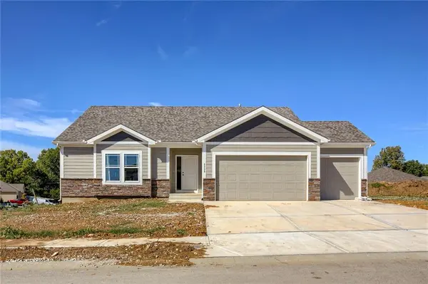 2300 NE Andromada CT, Blue Springs, MO 64029