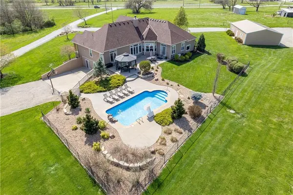 20809 S State Route J HWY, Peculiar, MO 64078