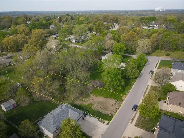 1306 Hamilton ST, Pleasant Hill, MO 64080