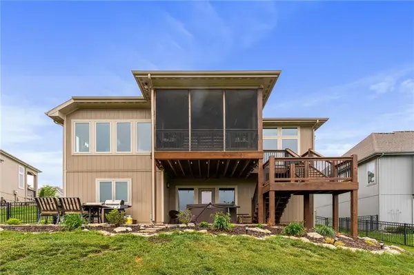 16509 Hemlock ST, Overland Park, KS 66085