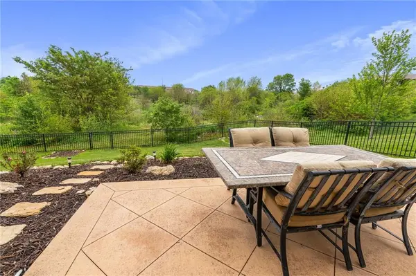 16509 Hemlock ST, Overland Park, KS 66085